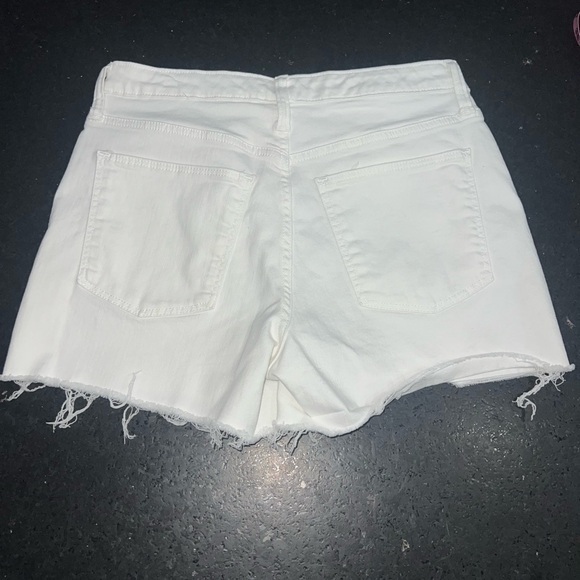 NWOT UNIVERSAL THREAD BRIGHT WHITE STRETCH DENIM SHORTS RAW HEM SZ 8/29 - Picture 1 of 8